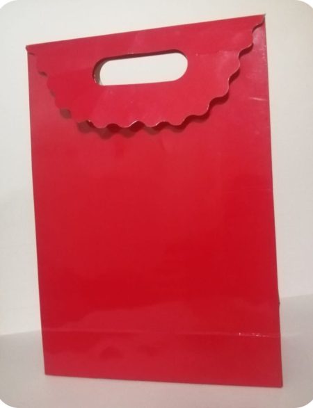 Kırmızı renk kapaklı hediyelik karton çanta 24x34x9,5 cm