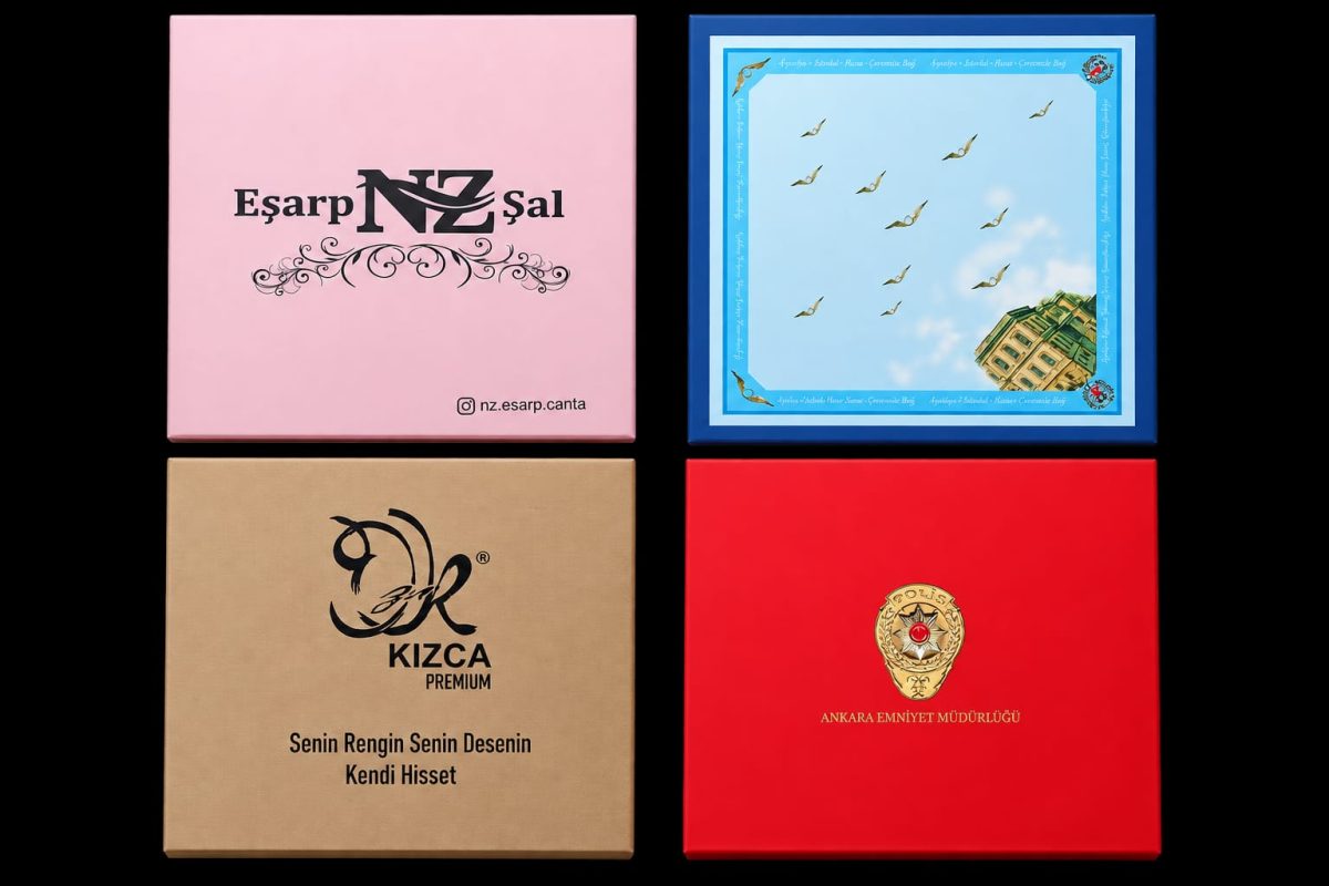 Eşarp Zarfı 25×25x0,8 cm Eşarp Zarfı, eşarp ve şal ürünlerinin şık ve düzenli şekilde paketlenmesi için 205 gr/m² kraft kartondan üretilir.