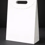 Beyaz renk kapaklı hediyelik karton çanta 24*34*10 cm